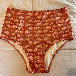 Small swans cut high kortni jeane EUC some sand in bum